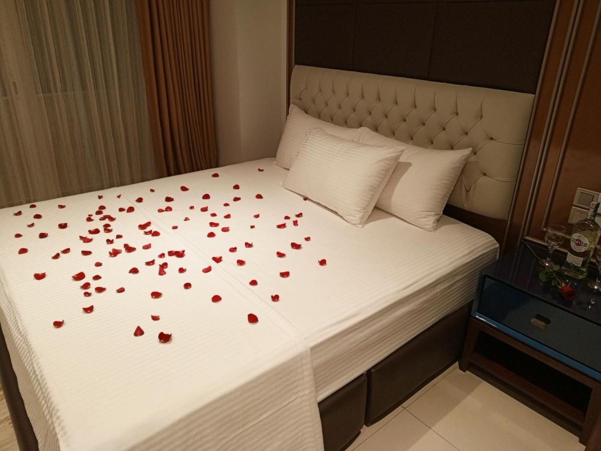 Ocean Breeze Sea View Luxury Apartments Negombo Exteriör bild