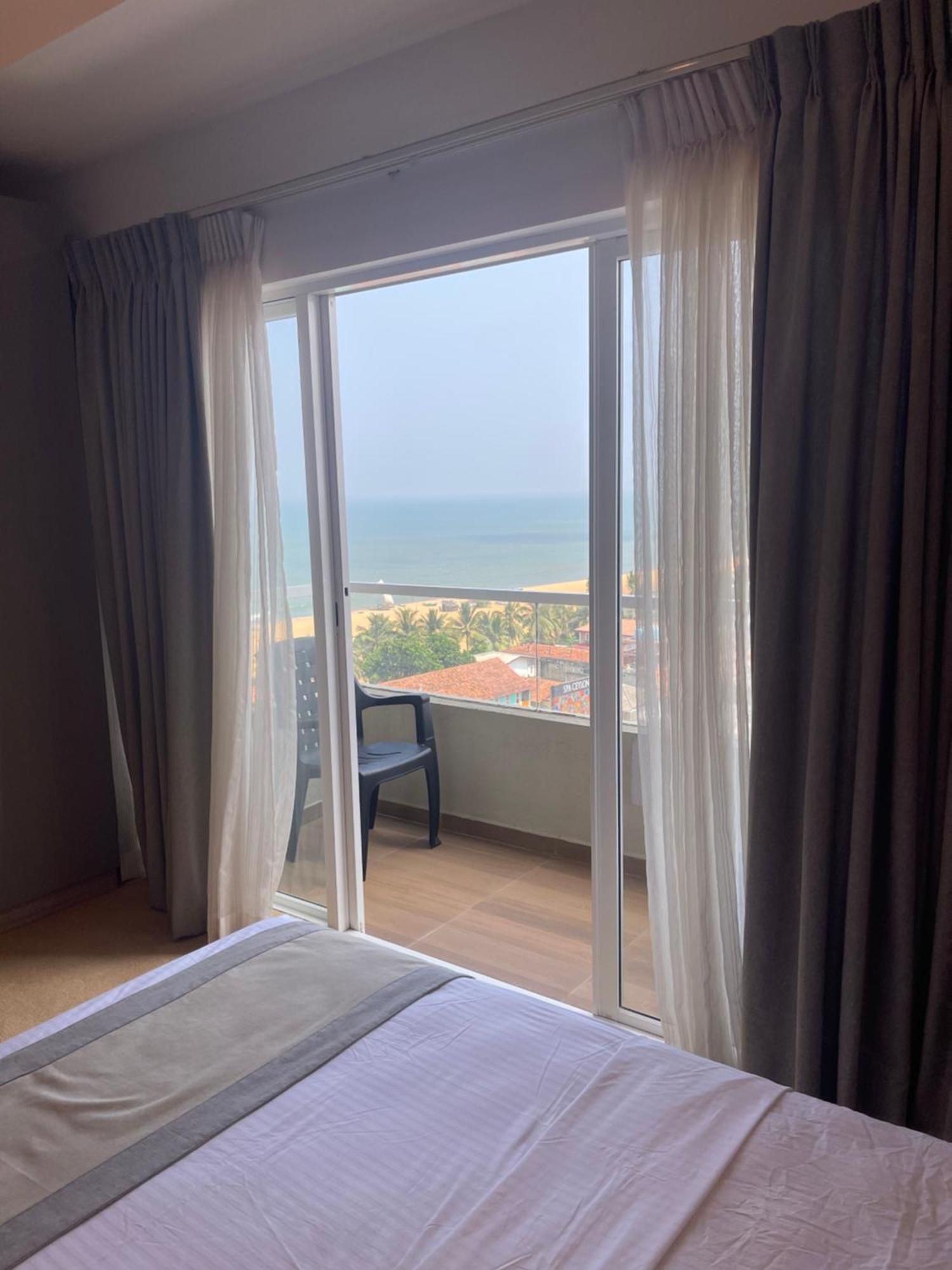 Ocean Breeze Sea View Luxury Apartments Negombo Exteriör bild