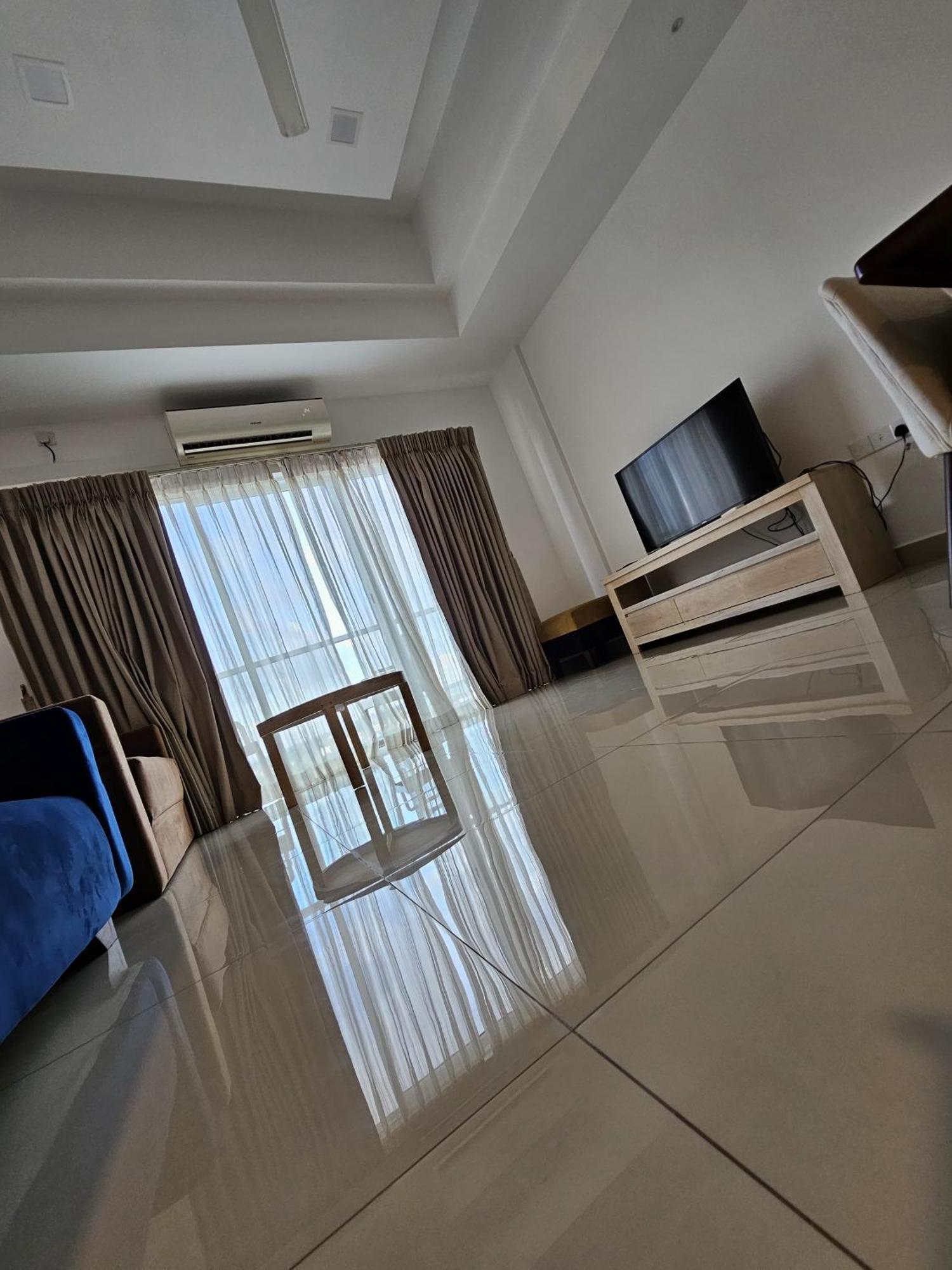 Ocean Breeze Sea View Luxury Apartments Negombo Exteriör bild