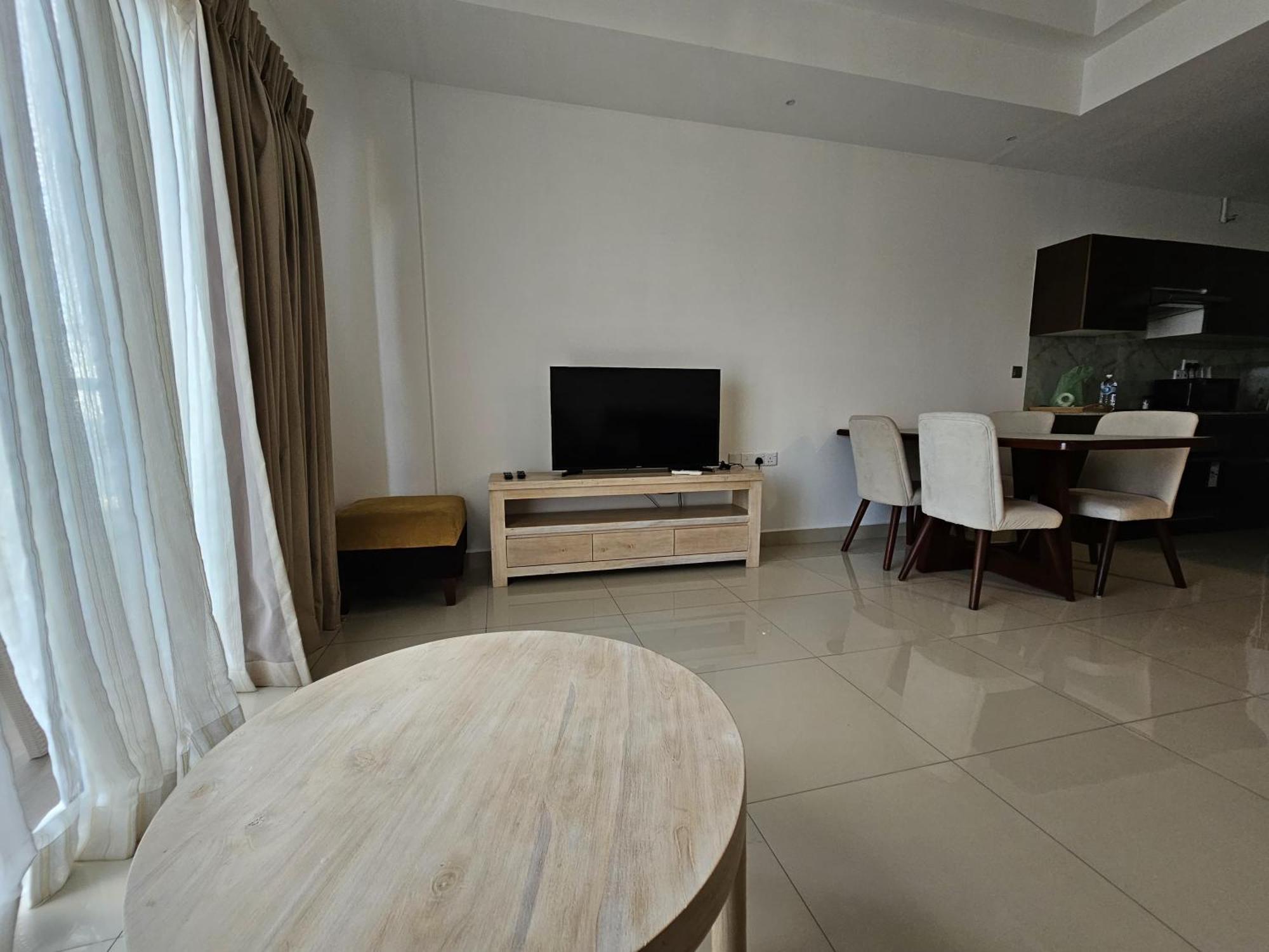 Ocean Breeze Sea View Luxury Apartments Negombo Exteriör bild