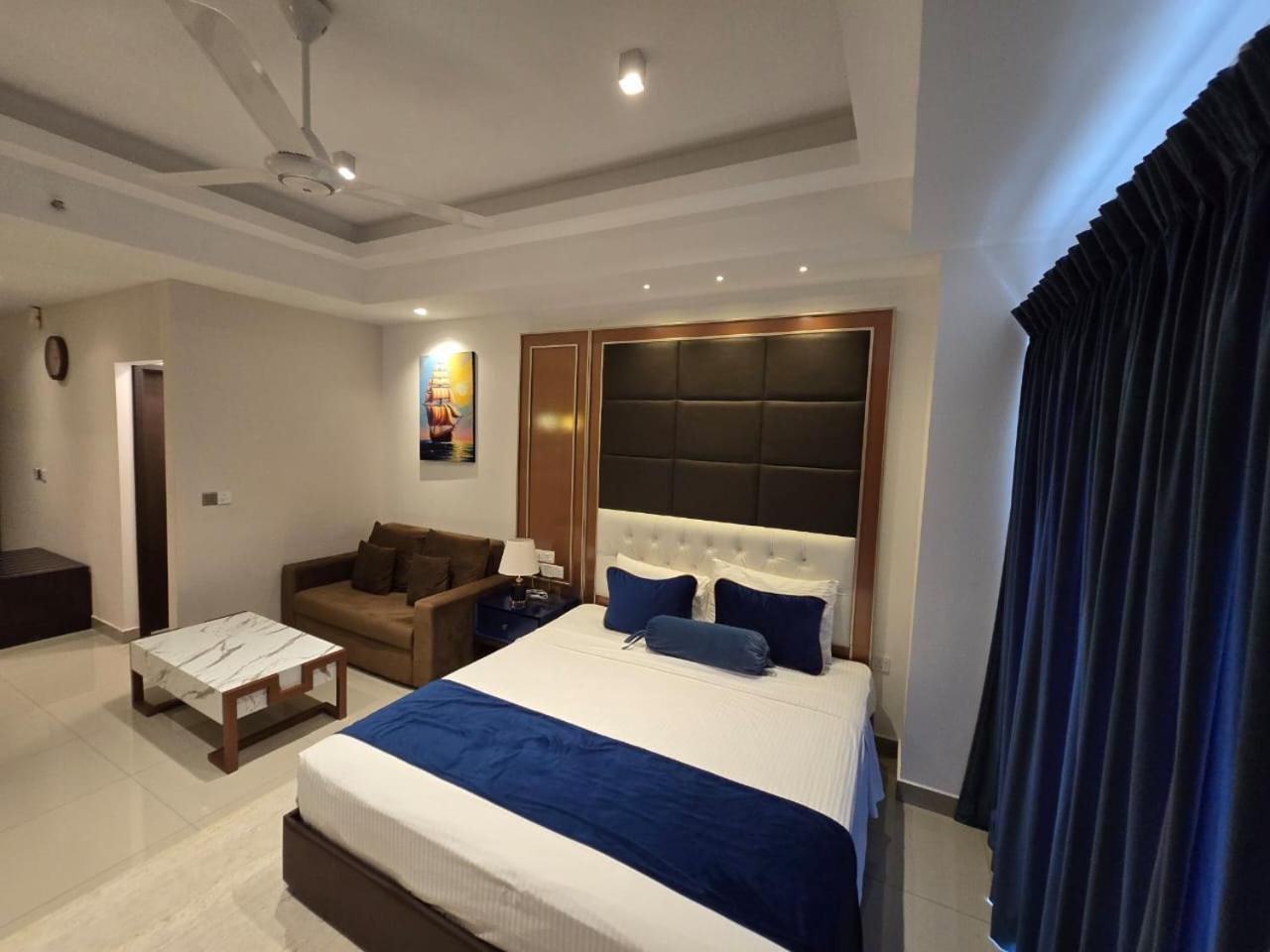Ocean Breeze Sea View Luxury Apartments Negombo Exteriör bild