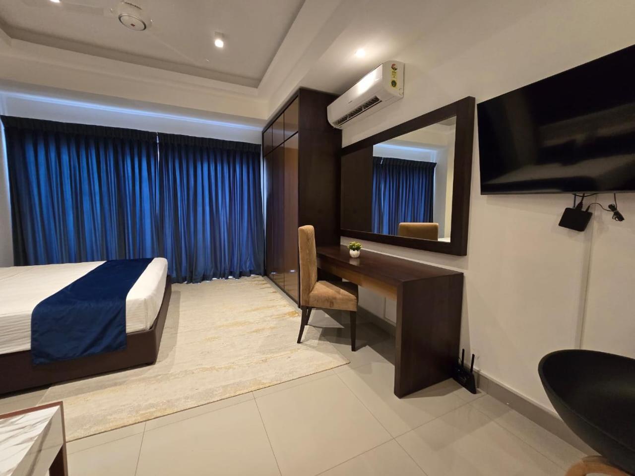Ocean Breeze Sea View Luxury Apartments Negombo Exteriör bild
