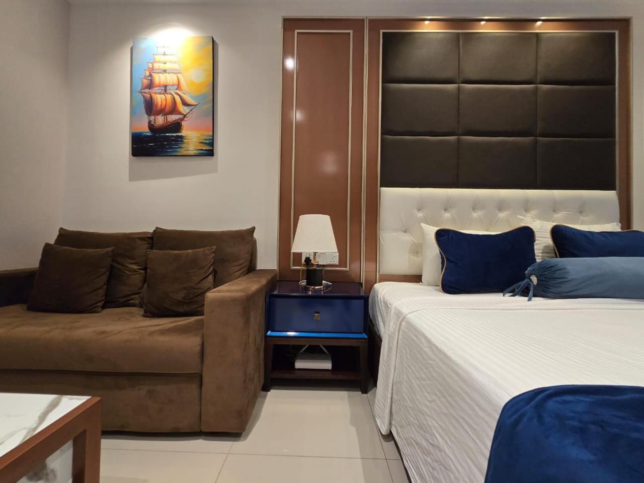 Ocean Breeze Sea View Luxury Apartments Negombo Exteriör bild