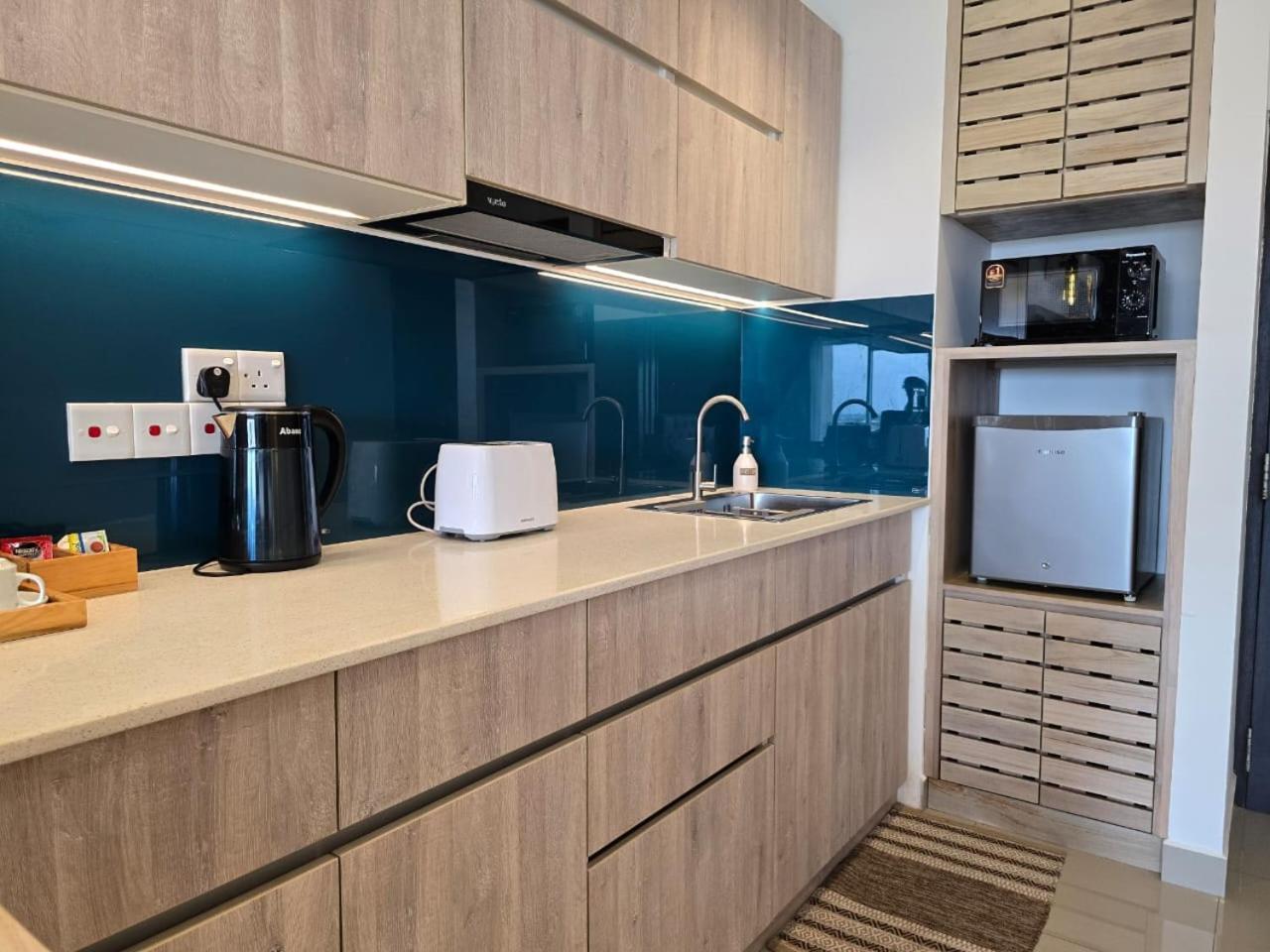Ocean Breeze Sea View Luxury Apartments Negombo Exteriör bild