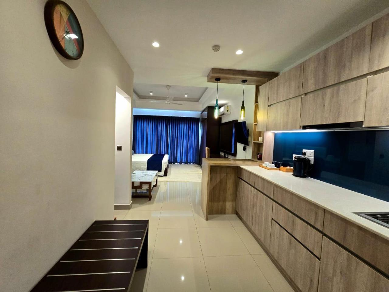 Ocean Breeze Sea View Luxury Apartments Negombo Exteriör bild